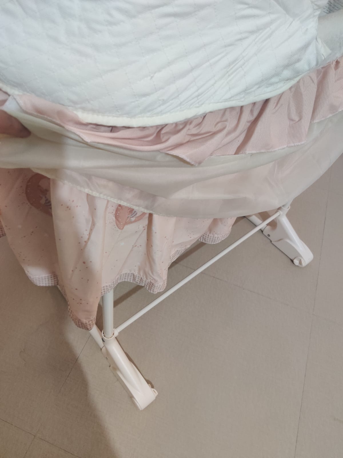 Experience luxury and versatility with the Giggles Premium Bassinet – a 3-in-1 bassinet, rocker, and cradle imported from UAE.