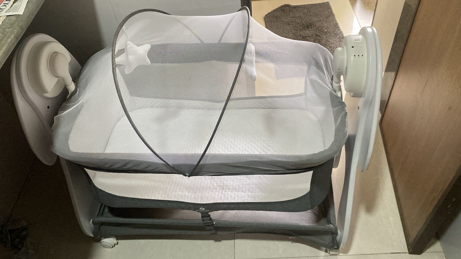 STAR & DAISY DREAMLAND Baby Electric Remote Controlled Music Enabled Cradle