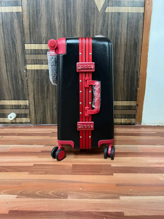 BUTT BABY Sit & Go – the ultimate ride-on cabin luggage for kids, with smart storage and smooth travel fun.

