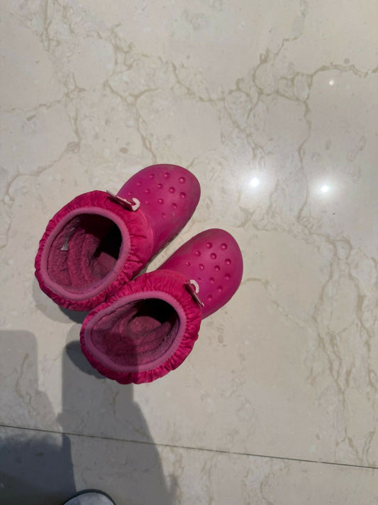 Comfy, Cute, and Ready for Fun – Crocs Sandals for Happy Little Feet!