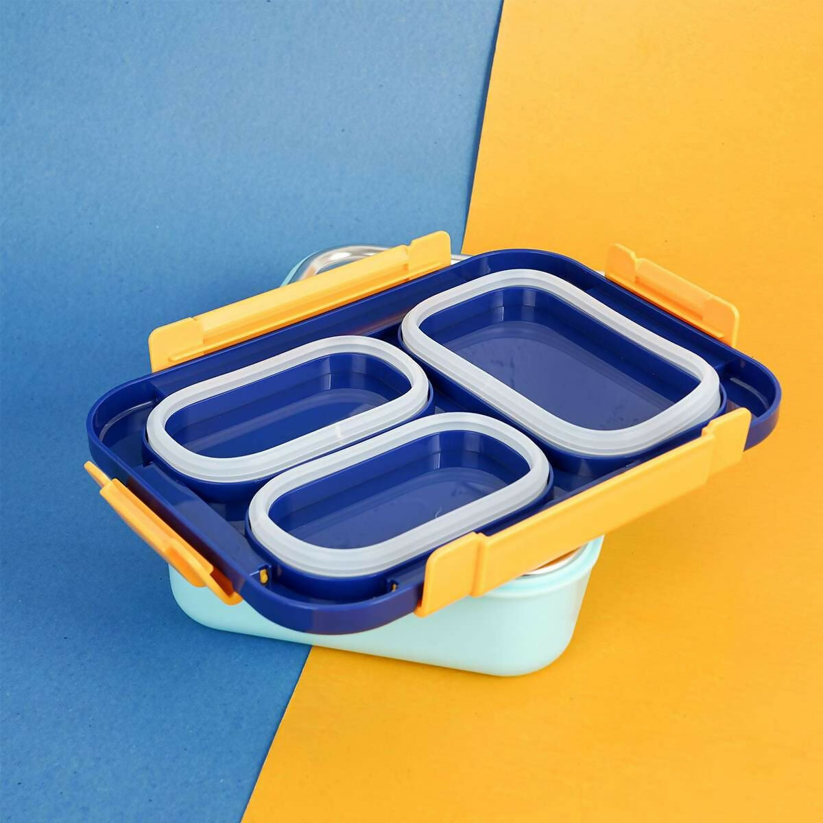 This Bento lunch box will keep your food, sandwiches, soups, beverages fresh for lunch, so you can pack your kids' lunches in the morning, and it will stay warm until lunch time 