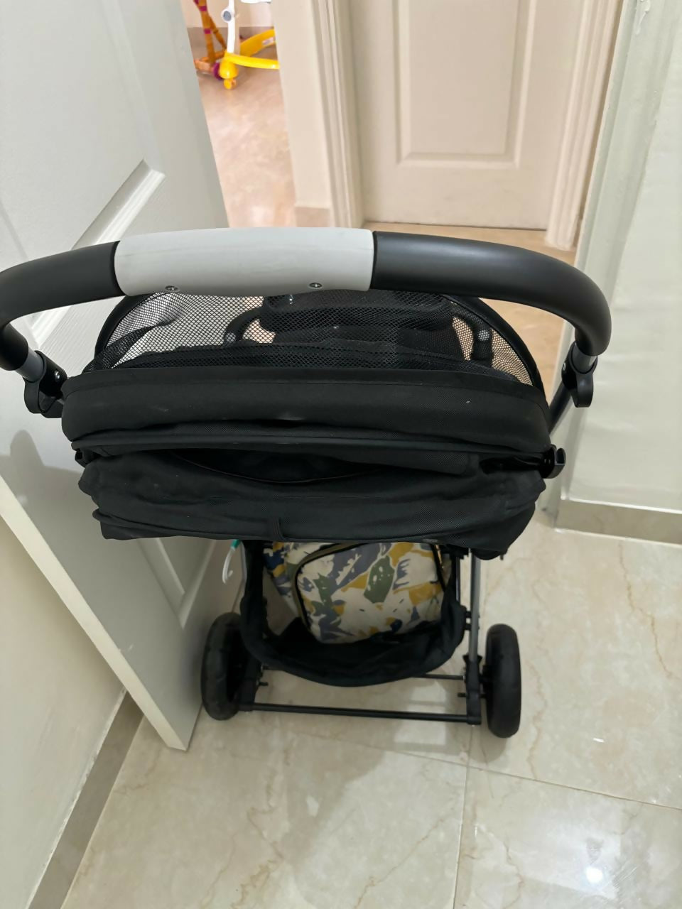 Discover the ultimate in convenience and safety with the R for Rabbit Stroller—designed to provide a smooth and comfortable ride for you and your baby!






