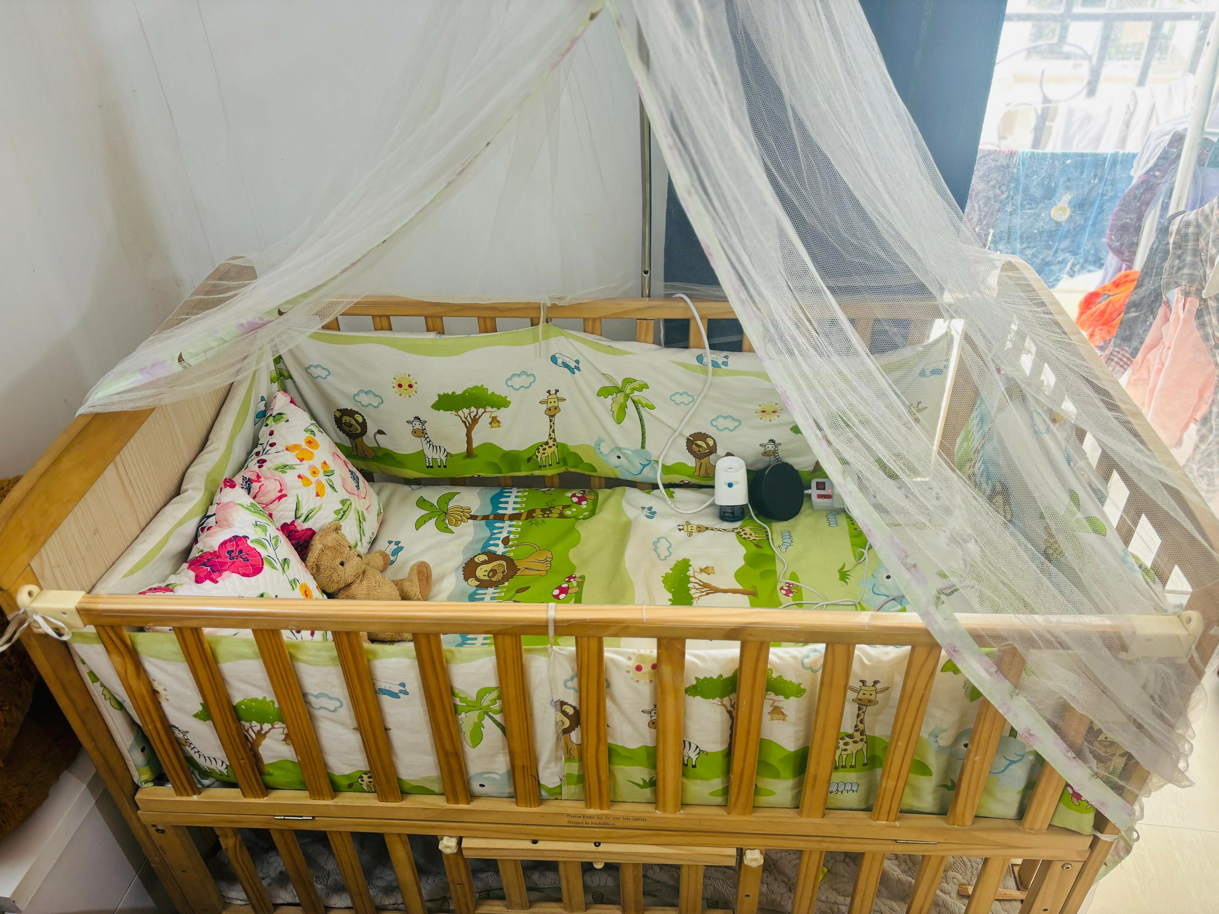 STAR AND DAISY Premium Baby Cot/Crib – A Luxurious and Safe Sleeping Space for Your Baby.