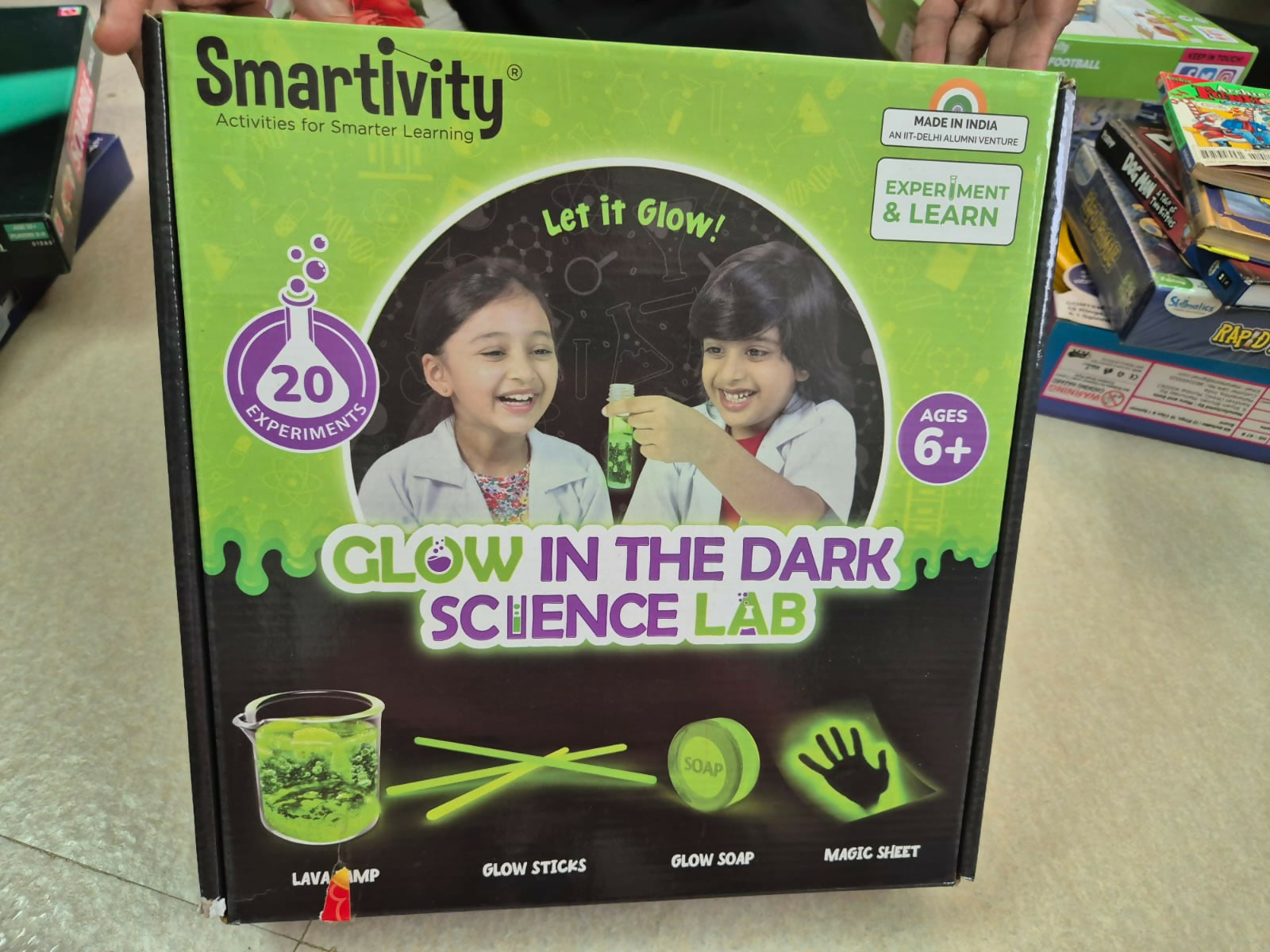 Smartivity Glow in the Dark Science Lab kit 
