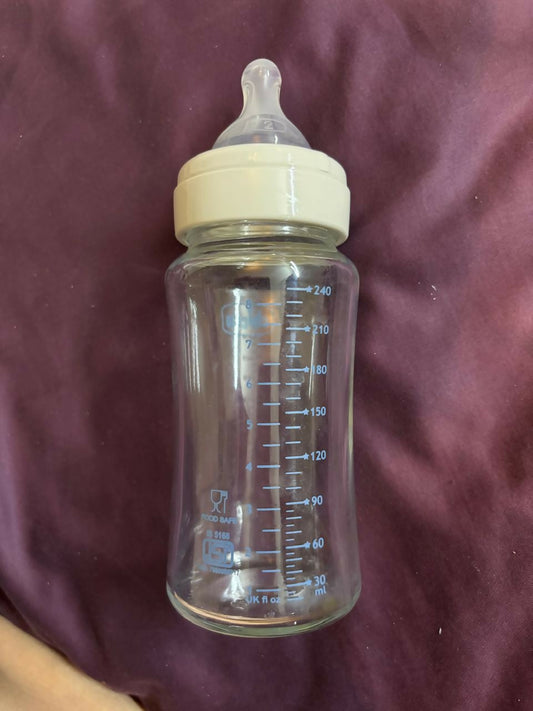 CHICCO glass feeding bottles – premium, anti‑colic glass bottles for safe and pure feeding.

