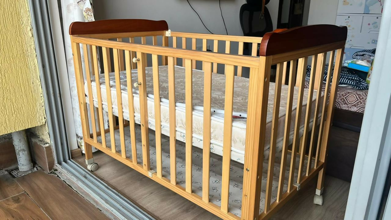 Safe, Cozy, and Stylish – BABYHUG Cot for Sweet Baby Dreams!