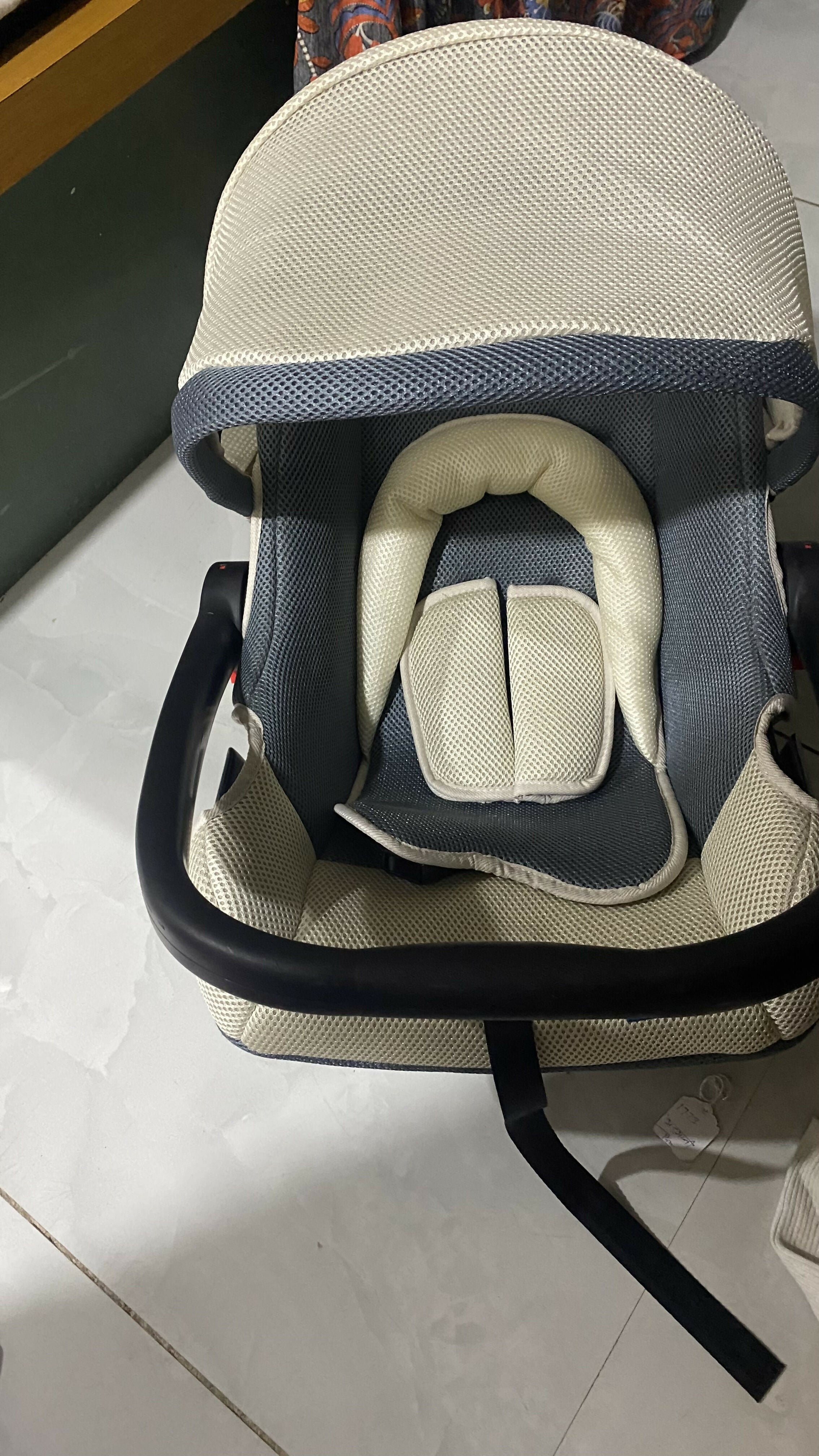 Mee Mee Baby Car Seat Cum Carry Cot with Thick Cushioned Seat (Pack of 1,Light Gray)