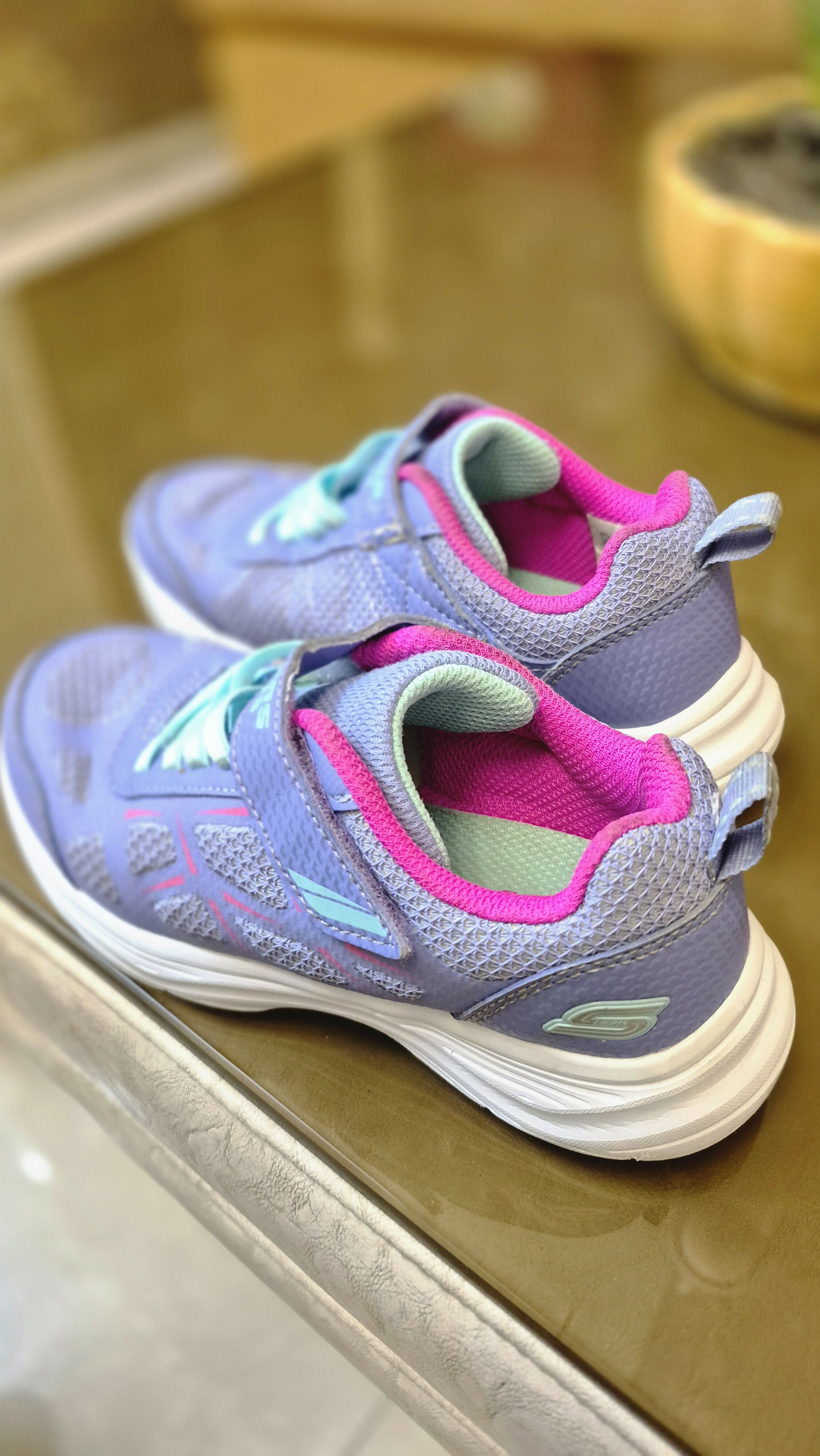Sketchers S light shoes