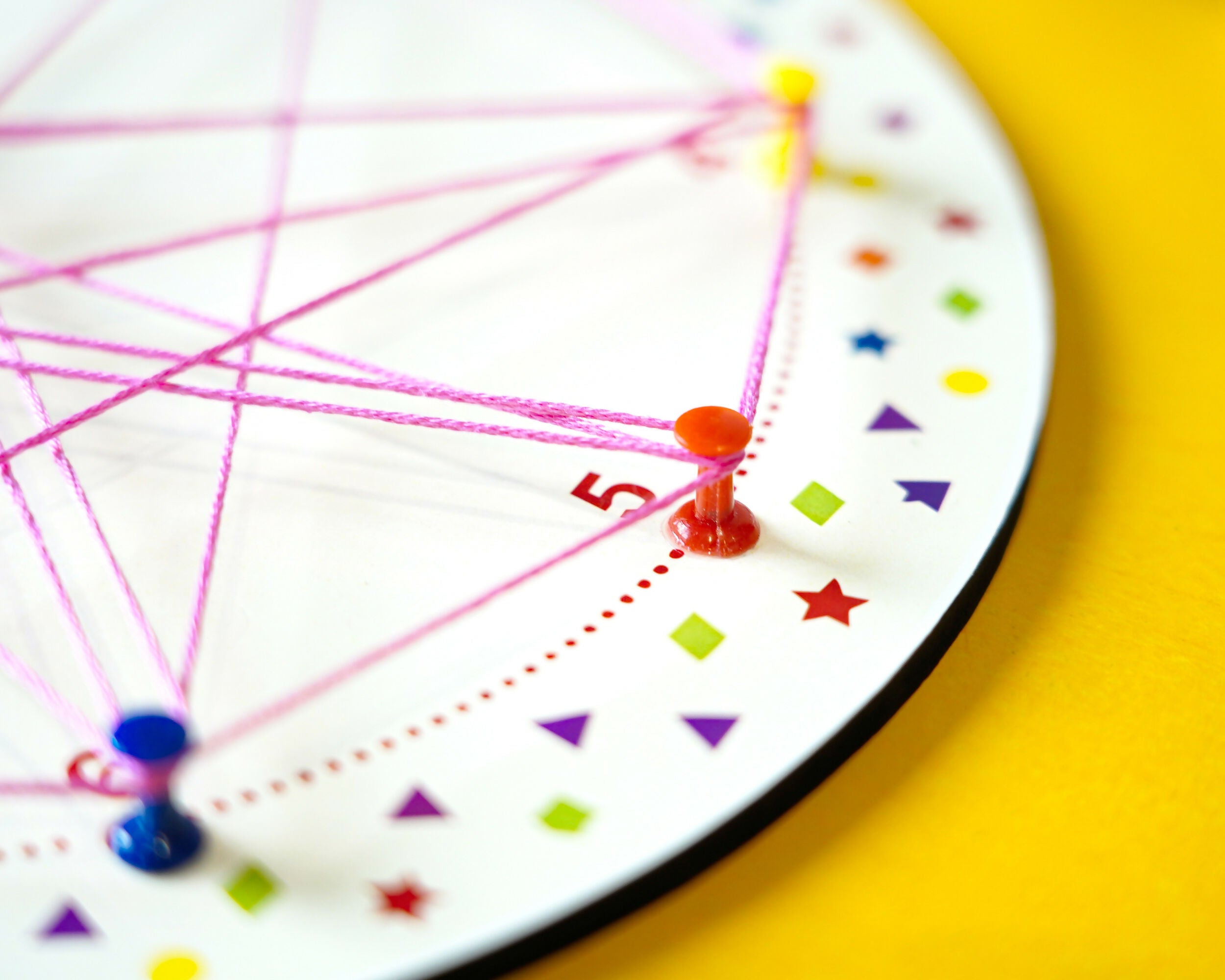 iLearnNGrow Winding Thread Pattern Board with 30+ pattern cards for kids, designed to encourage fine motor skills, hand-eye coordination, pattern recognition, concentration and creative hands-on learning