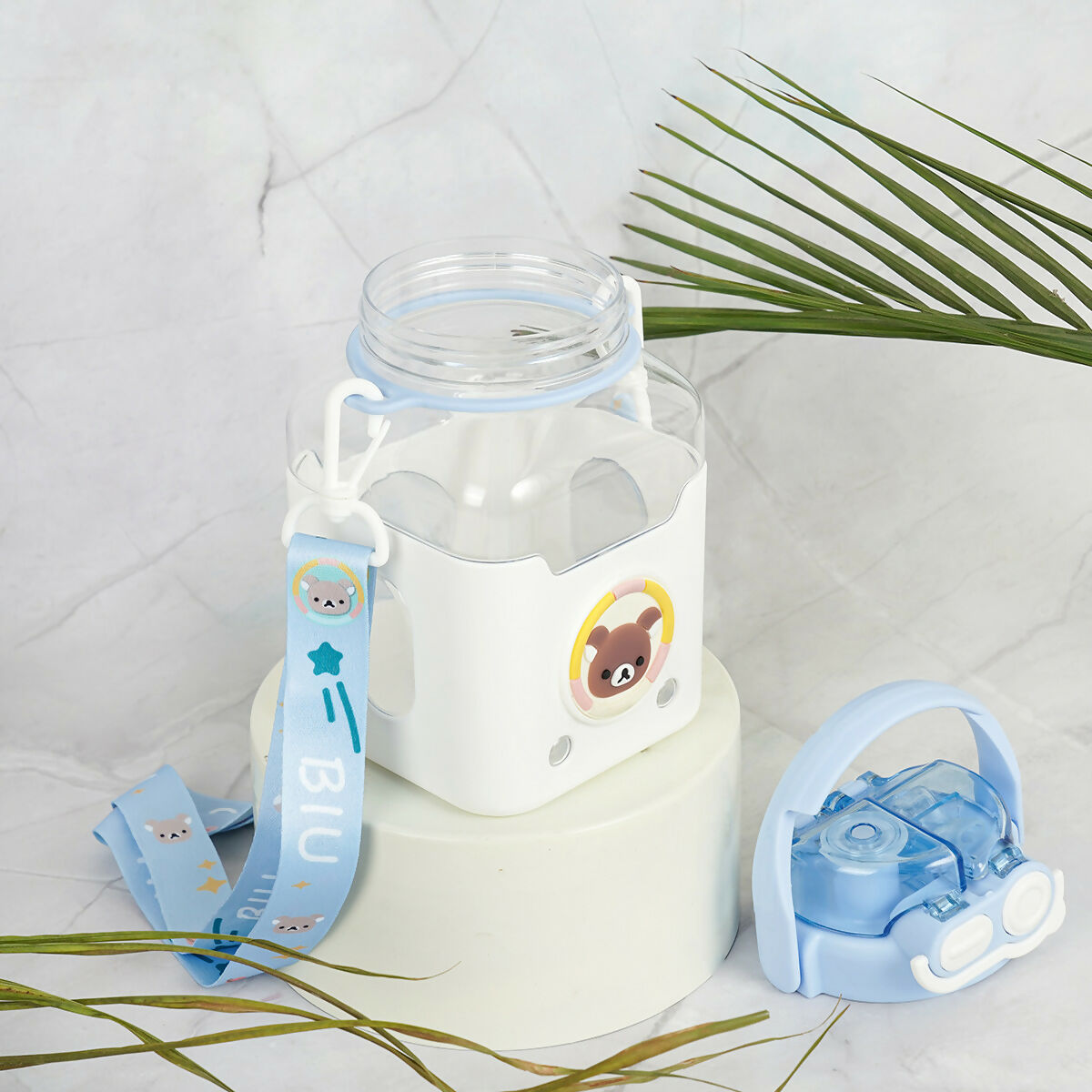 Kids Sipper is the ideal choice for the growing kid. The sipper's contoured shape and anti-slip texture grips make it easy for little hands to hold the cup.