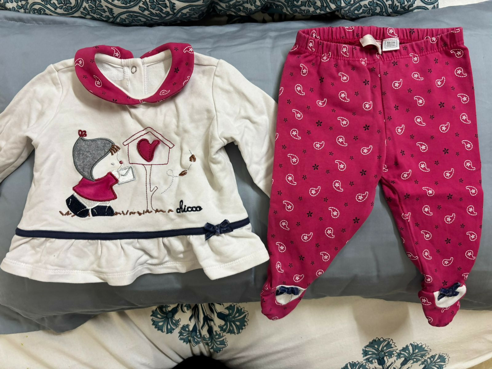 Keep your baby snug during mild chilly days with this soft cotton top and bottom set. 