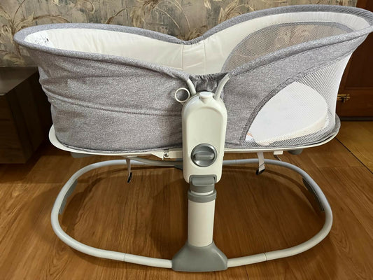 The Mastela Deluxe 6-in-1 Multifunction Bassinet is the all-in-one solution that grows with your baby, offering comfort, safety, and convenience in every stage of development!