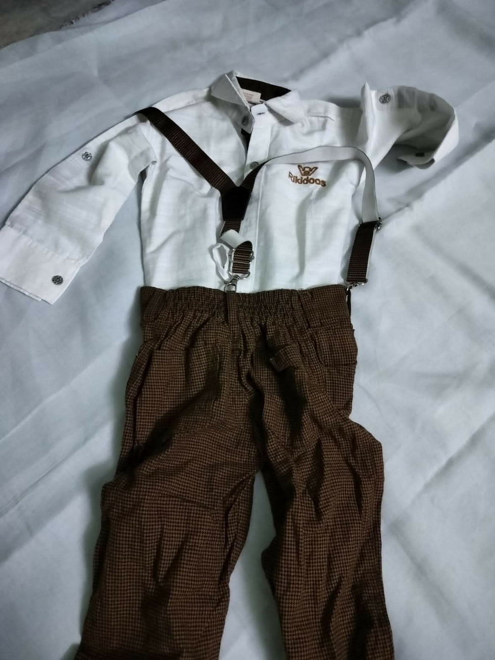 Dress your baby in playful style with our Dungaree Set, offering comfort and cuteness for every adventure.