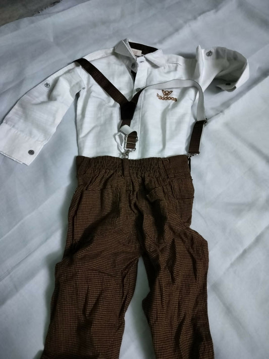 Dress your baby in playful style with our Dungaree Set, offering comfort and cuteness for every adventure.