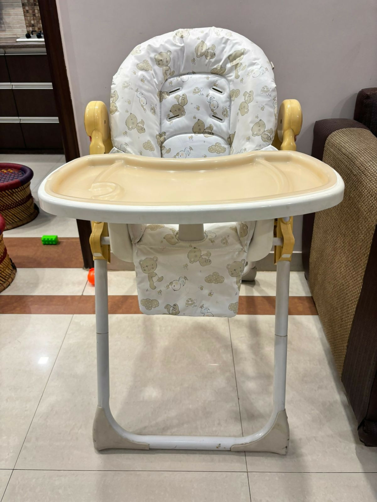 Parents looking for a functional, comfortable, and adorable highchair for daily feeding.

