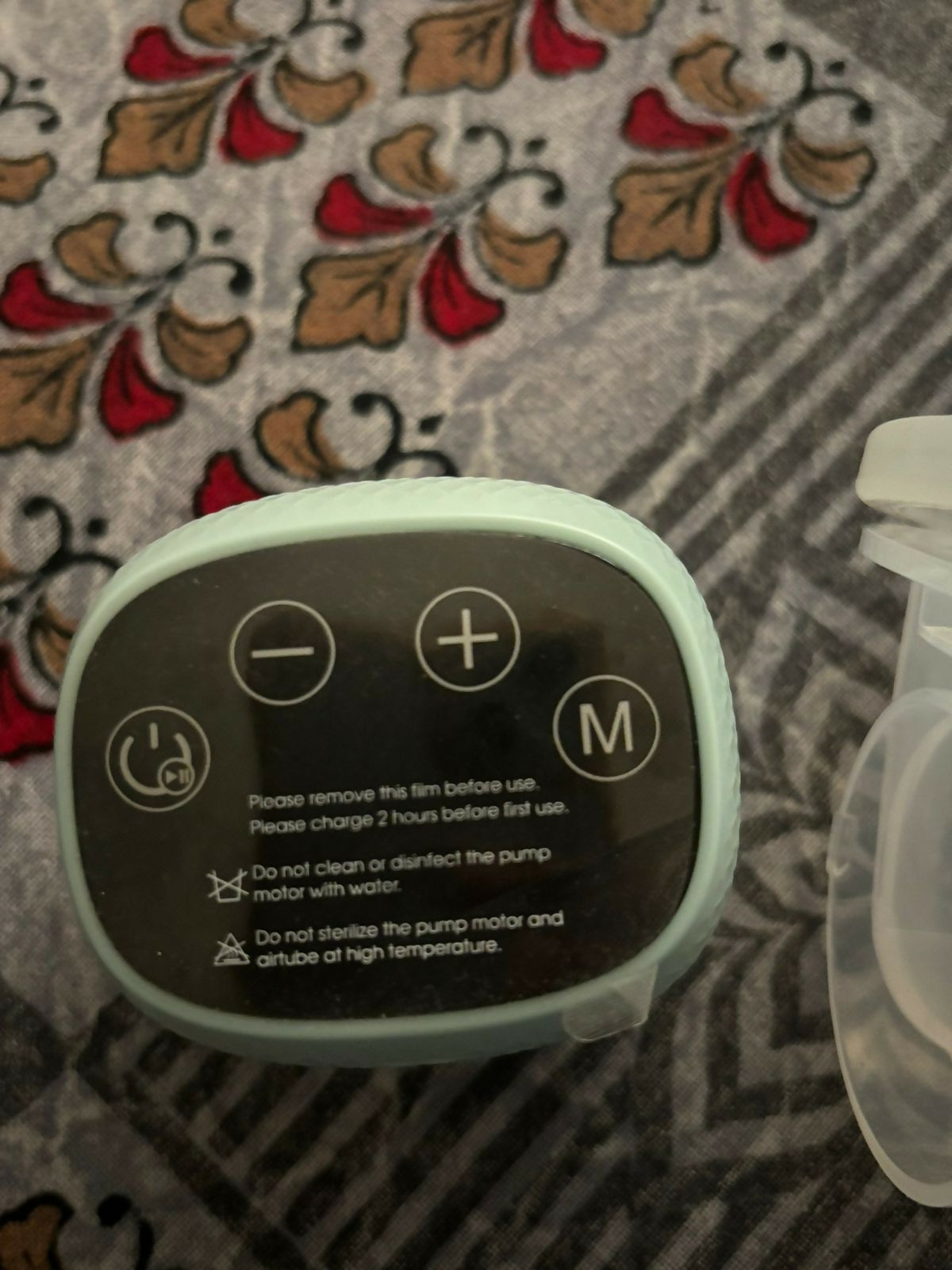 Roboson wearable electric breast pump – discreet, powerful, and portable solution for modern breastfeeding moms.

