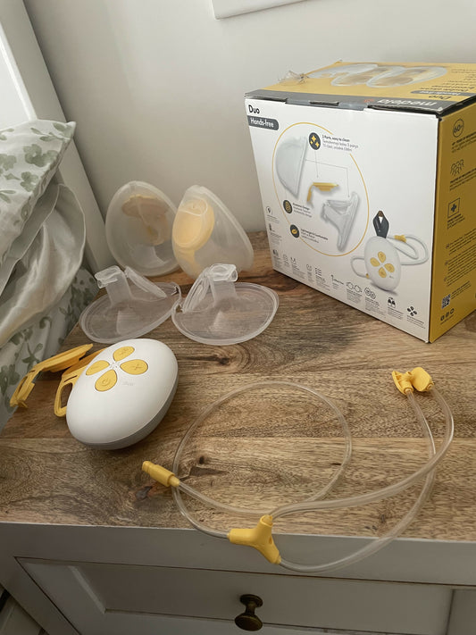 Medela Duo Handsfree wearable electric breast pump with extra Valve