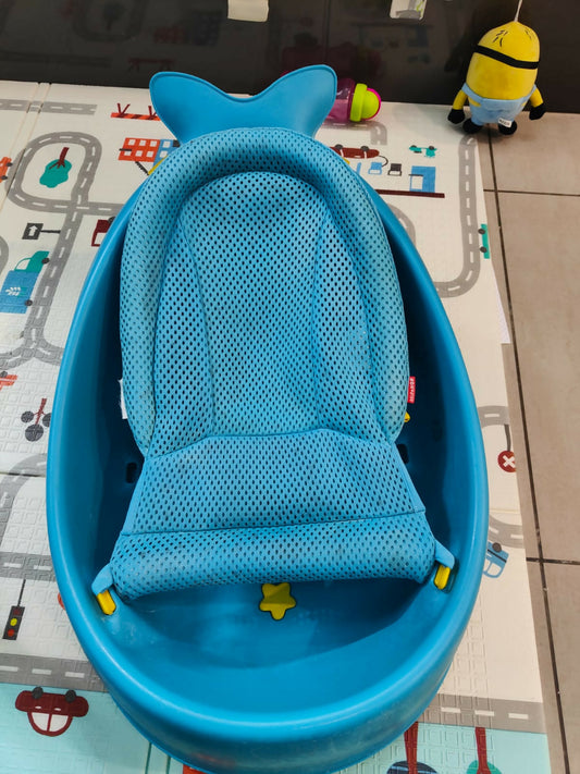 SKIPHOP Moby Bathtub with Sling: Adjustable 3-level support, safe and comfy design for newborns to toddlers.