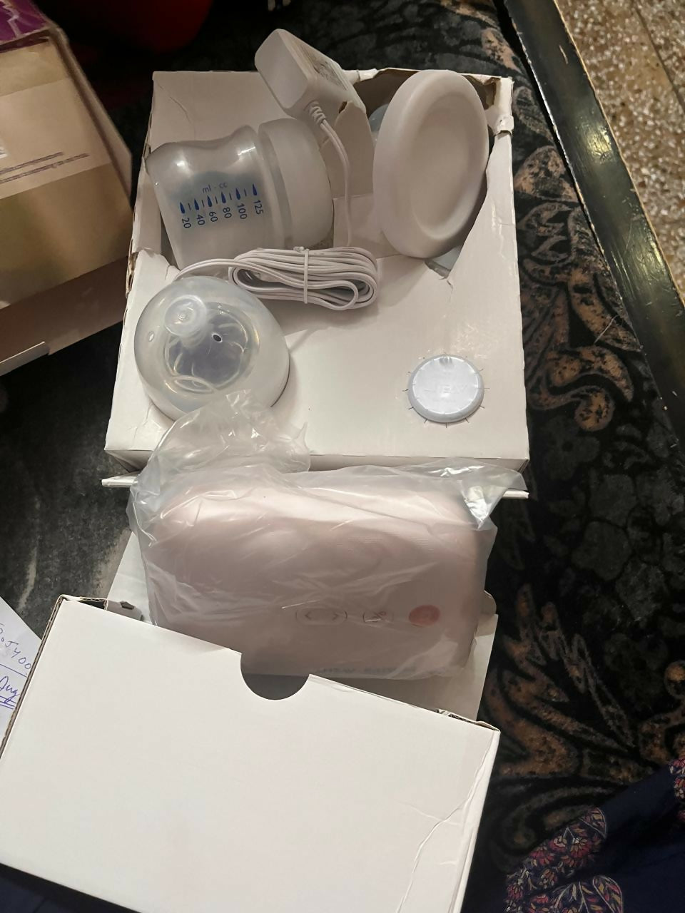 Experience hassle-free, comfortable pumping with the PHILIPS Electric Breast Pump, designed with customizable settings and a gentle massage cushion for optimal milk flow!