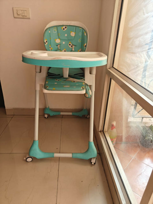 Ensure comfort and convenience with the R FOR RABBIT Marshmallow High Chair – featuring multiple recline positions, plush seating, and adjustable features for your growing baby.