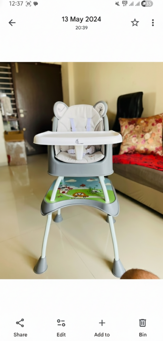 Children's high chair with bear design 