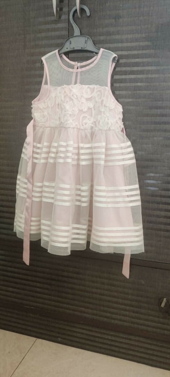Make your baby girl the star of the show with our adorable Frock/Dress - crafted for comfort and cuteness!