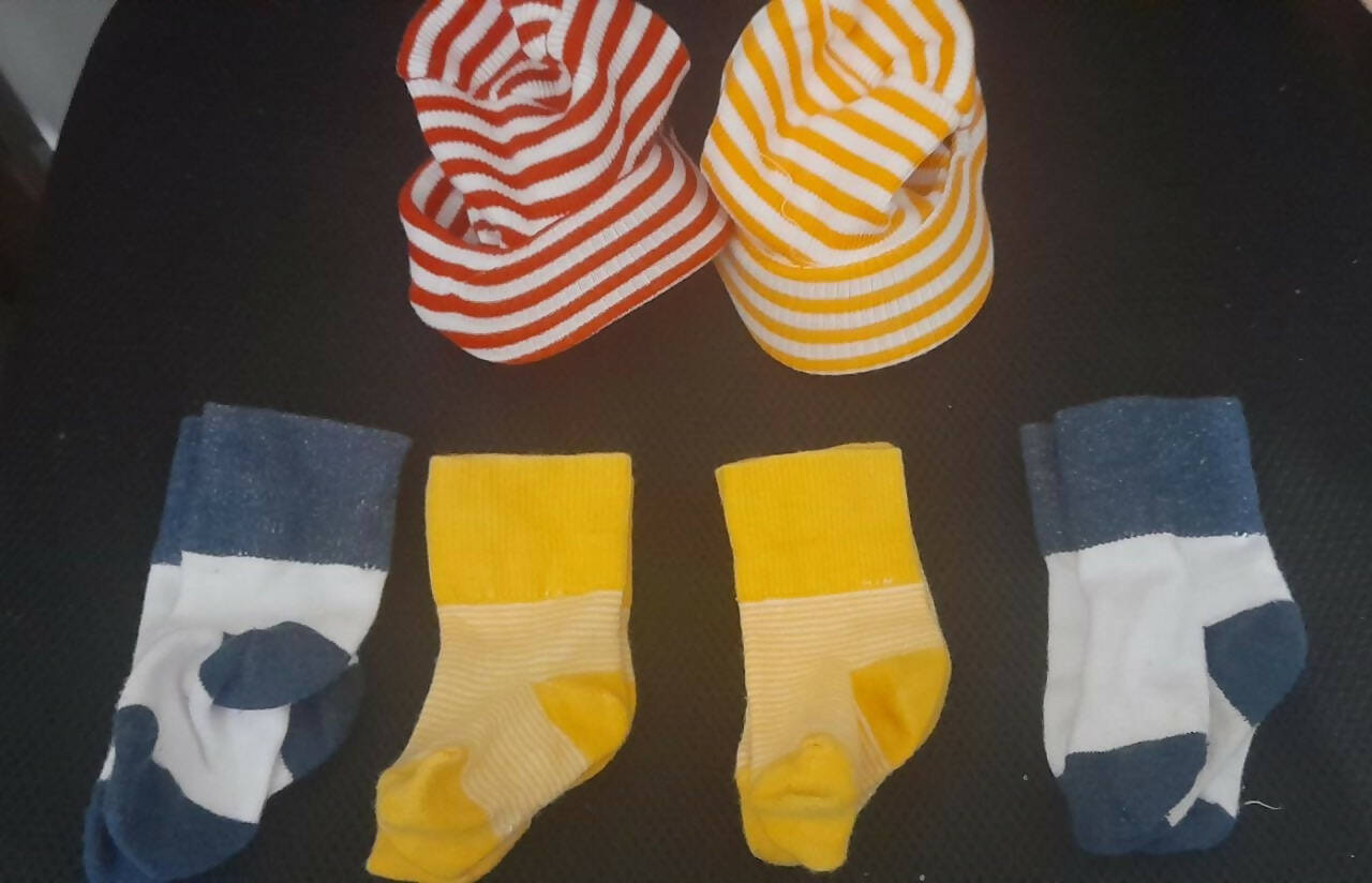 4 Pair Socks and 2 Caps for Baby - PyaraBaby