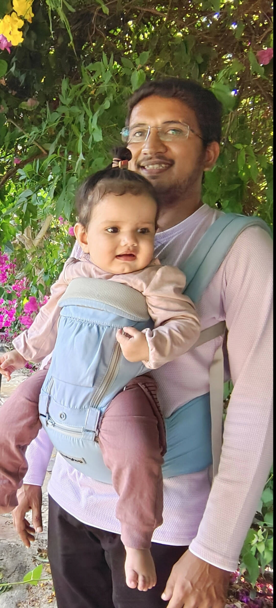 BABYHUG carrier with hip seat - PyaraBaby