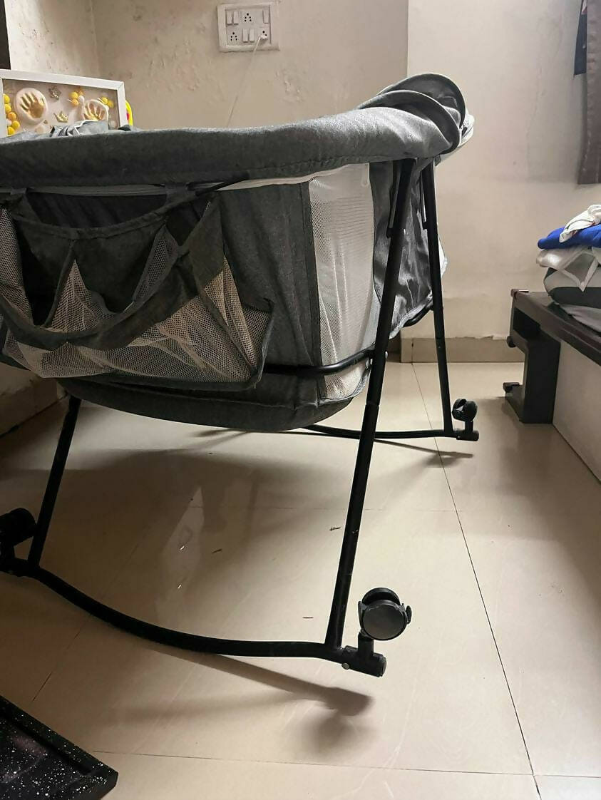 MONBEBE Cradle/Cot with Wheels - PyaraBaby