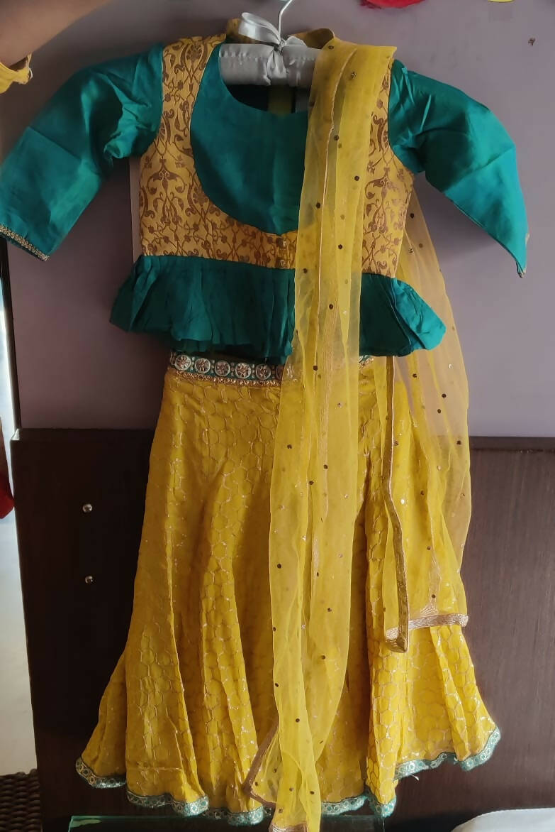 Introducing the enchanting Lehenga Choli for Baby Girl – a perfect blend of elegance and charm.