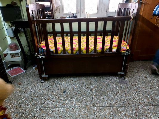 Custom made Baby Cot, Dimensions: 5L×3W×4H Feet - PyaraBaby